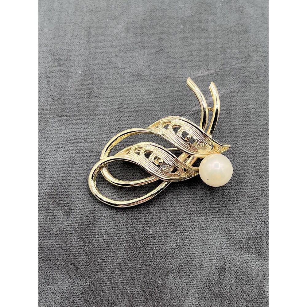 Gold Tone Brooch Pin Double Leaf Ribbon Single Faux Pearl - Picture 2 of 4
